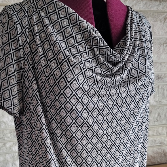 Jaclyn Smith Gray/White Cowl Neck - Picture 3 of 5